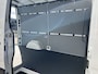Mercedes-Benz eSprinter 320 L2 Pro 81kWh / Snel laden 115Kw / Trekhaak / MBUX / Navigatie / Camera / Cruise control / Airco / 270 Graden achterdeuren
