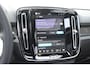 Volvo EX40 Single Motor Extended Range Ultra 82 kWh Navigatie / 360 Camera / 20'' velgen / Panorama schuif-kanteldak / Harman Kardon / Elektrisch verstelbare stoelen met geheugen / Stoelverwarming / Stuurverwarming