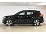 Volvo EX40 Single Motor Extended Range Ultra 82 kWh Navigatie / 360 Camera / 20'' velgen / Panorama schuif-kanteldak / Harman Kardon / Elektrisch verstelbare stoelen met geheugen / Stoelverwarming / Stuurverwarming