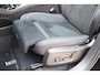 Volvo EX40 Single Motor Extended Range Ultra 82 kWh Navigatie / 360 Camera / 20'' velgen / Panorama schuif-kanteldak / Harman Kardon / Elektrisch verstelbare stoelen met geheugen / Stoelverwarming / Stuurverwarming