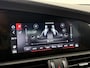 Alfa Romeo Giulia 2.0T 200pk Sprint Aut. Navigatie Apple Carplay Android Auto Camera Parkeersensoren Adaptive Cruise Control Dodehoek detectie Stoelverwarming Lichtmetalen velgen Climate Control