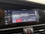 Alfa Romeo Giulia 2.0T 200pk Sprint Aut. Navigatie Apple Carplay Android Auto Camera Parkeersensoren Adaptive Cruise Control Dodehoek detectie Stoelverwarming Lichtmetalen velgen Climate Control