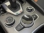 Alfa Romeo Giulia 2.0T 200pk Sprint Aut. Navigatie Apple Carplay Android Auto Camera Parkeersensoren Adaptive Cruise Control Dodehoek detectie Stoelverwarming Lichtmetalen velgen Climate Control
