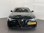 Alfa Romeo Giulia 2.0T 200pk Sprint Aut. Navigatie Apple Carplay Android Auto Camera Parkeersensoren Adaptive Cruise Control Dodehoek detectie Stoelverwarming Lichtmetalen velgen Climate Control