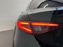 Alfa Romeo Giulia 2.0T 200pk Sprint Aut. Navigatie Apple Carplay Android Auto Camera Parkeersensoren Adaptive Cruise Control Dodehoek detectie Stoelverwarming Lichtmetalen velgen Climate Control