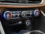 Alfa Romeo Giulia 2.0T 200pk Sprint Aut. Navigatie Apple Carplay Android Auto Camera Parkeersensoren Adaptive Cruise Control Dodehoek detectie Stoelverwarming Lichtmetalen velgen Climate Control