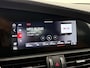 Alfa Romeo Giulia 2.0T 200pk Sprint Aut. Navigatie Apple Carplay Android Auto Camera Parkeersensoren Adaptive Cruise Control Dodehoek detectie Stoelverwarming Lichtmetalen velgen Climate Control