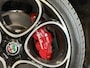 Alfa Romeo Giulia 2.0T 200pk Sprint Aut. Navigatie Apple Carplay Android Auto Camera Parkeersensoren Adaptive Cruise Control Dodehoek detectie Stoelverwarming Lichtmetalen velgen Climate Control