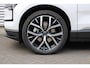 Volvo EX30 Single Motor Extended Range Plus Europa 69 kWh | 20" Y-Spaaks Lichtmetalen Velgen | Getint Glas Achter | Stuurverwarming | Stoelverwarming | Harman/Kardon Premium Audiosysteem | Elektrisch Verstelbare Stoelen Met Geheugen | BLIS Dodehoekdetectie | Adaptieve Cruise Control Met Pilot Assist | Keyless Entry | Elektrische Achterklep | Parkeersensoren Voor & Achter | Achteruitrijcamera