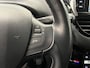 Peugeot 2008 1.2 PureTech Allure Navigatie Apple Carplay Android Auto Parkeersensoren achter Cruise Control Climate Control Lichtmetalen velgen