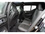 Volvo XC40 T4 Plug-in hybrid AUT7 211PK Ultimate Dark | Panoramadak | Elektrisch verstelbare voorstoelen | Climate Pack | Cruise Control | Apple CarPlay | Harman Kardon audio | 19” lichtmetalen velgen met all season banden