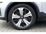 Volvo XC40 T5 Plug-in hybrid AUT7 262PK Ultimate Dark | Panoramadak | Elektrisch verstelbare voorstoelen | Climate Pack | Adaptieve Cruise Control | BLIS dodehoekdetectie | Apple CarPlay | Harman Kardon audio | 19” lichtmetalen velgen met all season banden