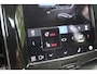 Volvo XC60 T8 Plug-in hybrid AWD Plus Dark Long Range | Panoramadak | Semi-Elektrische Trekhaak | Google Infotainment | Parkeercamera | Parkeersensoren voor + achter | Stoelverwarming |