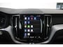 Volvo XC60 T8 Plug-in hybrid AWD Plus Dark Long Range | Panoramadak | Semi-Elektrische Trekhaak | Google Infotainment | Parkeercamera | Parkeersensoren voor + achter | Stoelverwarming |