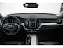 Volvo XC60 T8 Plug-in hybrid AWD Plus Dark Long Range | Panoramadak | Semi-Elektrische Trekhaak | Google Infotainment | Parkeercamera | Parkeersensoren voor + achter | Stoelverwarming |