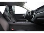 Volvo XC60 T8 Plug-in hybrid AWD Plus Dark Long Range | Panoramadak | Semi-Elektrische Trekhaak | Google Infotainment | Parkeercamera | Parkeersensoren voor + achter | Stoelverwarming |