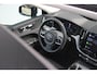 Volvo XC60 T8 Plug-in hybrid AWD Plus Dark Long Range | Panoramadak | Semi-Elektrische Trekhaak | Google Infotainment | Parkeercamera | Parkeersensoren voor + achter | Stoelverwarming |