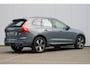 Volvo XC60 T8 Plug-in hybrid AWD Plus Dark Long Range | Panoramadak | Semi-Elektrische Trekhaak | Google Infotainment | Parkeercamera | Parkeersensoren voor + achter | Stoelverwarming |