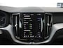 Volvo XC60 T8 Plug-in hybrid AWD Plus Dark Long Range | Panoramadak | Semi-Elektrische Trekhaak | Google Infotainment | Parkeercamera | Parkeersensoren voor + achter | Stoelverwarming |