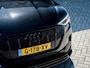 Audi E-tron e-tron 50 quattro Launch edition plus 71 kWh | Nieuwe Elektromotor | ABT | Origineel Nederlands | Lederen Bekleding | Schuif/ Kantel Panorama Dak | Black Optic | Rode Klauwen | Stoelverwarming | Navigatie |