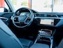 Audi E-tron e-tron 50 quattro Launch edition plus 71 kWh | Nieuwe Elektromotor | ABT | Origineel Nederlands | Lederen Bekleding | Schuif/ Kantel Panorama Dak | Black Optic | Rode Klauwen | Stoelverwarming | Navigatie |