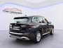 BMW X3 xDrive30e High Executive /Apple Carplay/BTW/Leder/Camera+PDC V+A/Head-up display/Stoelverwarming/Dode-hoek sensoren/3-Zone Climate/Cruise Control/ Elek. achterklep/Elek. trekhaak/(*MET GARANTIE)