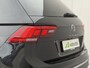 Volkswagen Tiguan 1.4 TSI eHybrid Life Automaat / Wegklapbare Trekhaak 1.800 Kg / Dealer Onderhouden / Panoramadak / Camera / Navigatie / ACC / Travel Assist / Dodehoek Detectie / Stoel & Stuurwielverwarming /