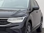 Volkswagen Tiguan 1.4 TSI eHybrid Life Automaat / Wegklapbare Trekhaak 1.800 Kg / Dealer Onderhouden / Panoramadak / Camera / Navigatie / ACC / Travel Assist / Dodehoek Detectie / Stoel & Stuurwielverwarming /