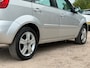 Ford Fiesta 1.4-16V Futura/ LAAG KM