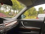 BMW 3-Serie 325i Business Line Aut. | Xenon | Apple Carplay | Slechts 125.000KM | Orgineel NL Geleverd | Trekhaak | PDC | Historie