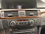 BMW 3-Serie 325i Business Line Aut. | Xenon | Apple Carplay | Slechts 125.000KM | Orgineel NL Geleverd | Trekhaak | PDC | Historie