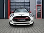 MINI Cooper S Mini 2.0 John Cooper Works | Pano | Carplay | JCW Kit | PDC | Carplay | Stoelverwarming | Leder | Cruise | Schakelpaddles | Pepper White