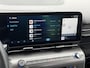 Hyundai Kona Comfort Smart 48.4 kWh / SOH 100% / Fabrieksgarantie tot 2-2030 / Adaptieve Cruise / Navigatie / Camera / Stoel Verwarming / Stuurwiel Verwarming / Adaptieve Cruise /