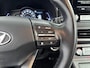 Hyundai Kona Electric EV COMFORT 64 kWh | PDC | 3 FASEN | WARMTEPOMP | CAMERA | CLIMA | CRUISE ADAPT. | NAVI | PRIVACY GLASS | DAKRAILING | APPLE CAR PLAY & ADROID AUTO |