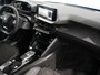 Peugeot e-208 GT | 8 jaar fabrieksgarantie of 160.000 kilometer op het accupakket | Adaptieve cruise control met Stop&Go functie | Armsteunen op de voorportieren bekleed met kunstleder met groen sierstiksel (GT-Line)