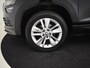 Skoda Karoq 1.5 TSI ACT Business Edition 150 Pk DSG/AUTO | Trekhaak uitklapbaar | Apple carplay Android auto | Navigatie | Parkeersensoren voor/achter | Voorstoelen verwarmd | Cruise control adaptief | DAB | 17"LMV