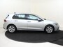 Volkswagen Golf 1.0 TSI Life | Achteruitrijcamera | Dodehoek detectie | Navigatie | Adaptieve cruise control | 3-zone airco | Elektrisch inklapbare buitenspiegels | Draadloze telefoonlader |