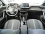 Peugeot e-2008 EV Allure 50 kWh | Apple Carplay/Android Auto | 3D-Cockpit | 17-Inch Lichtmetalen Velgen | Cruise Control | Camera Achter