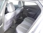 Peugeot e-2008 EV Allure 50 kWh | Apple Carplay/Android Auto | 3D-Cockpit | 17-Inch Lichtmetalen Velgen | Cruise Control | Camera Achter