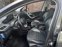 Peugeot 2008 Allure 1.2 Turbo 110pk EAT6 | TREKHAAK | CAMERA | NAVI | GRIPCONTROL | 17" LM-VELGEN | DAKRAILS | LEDER/STOF | CLIMA |