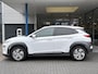 Hyundai Kona Electric EV Fashion 64 kWh | 94,7% SOH | Trekhaak | Warmtepomp | Head-Up | 3Fase | Krell | Dodehoeksensoren | Camera |