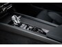 Volvo XC60 2.0 T8 Plug-in hybrid AWD Ultra Black Edition Executive | Luchtvering | 22" | Gelamineerd Glas | Bowers & Wilkins | Stoelmassage & Ventilatie | Stoel & Stuurverwarming | 360 Camera | Pilot Assist | BLIS |