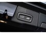 Volvo XC60 2.0 T8 Plug-in hybrid AWD Ultra Black Edition Executive | Luchtvering | 22" | Gelamineerd Glas | Bowers & Wilkins | Stoelmassage & Ventilatie | Stoel & Stuurverwarming | 360 Camera | Pilot Assist | BLIS |