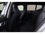Volvo XC40 Extened Range Core 82 kWh - IntelliSafe Assist & Surround - Parkeercamera achter - Verwarmde voorstoelen, stuur & achterbank - Parkeersensoren voor & achter - Draadloze tel. lader - Warmtepomp - Extra getint glas - Inklapbare trekhaak - 19' LMV