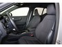 Volvo XC40 Extened Range Core 82 kWh - IntelliSafe Assist & Surround - Parkeercamera achter - Verwarmde voorstoelen, stuur & achterbank - Parkeersensoren voor & achter - Draadloze tel. lader - Warmtepomp - Extra getint glas - Inklapbare trekhaak - 19' LMV