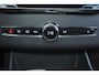 Volvo XC90 T8 Recharge AWD Ultra Black Ed. Exec. - Luchtvering - Panorama/schuifdak - IntelliSafe Assist & Surround - 360º Camera - Bowers & Wilkins audio - Adaptieve LED koplampen - Verwarmde voorstoelen, stuur & achterbank - Parkeersensoren voor & achter - Elektr. bedienb. voorstoelen met geheugen - Geventileerde voorstoelen - Head up display - Draadloze tel. lader - Extra getint glas - Inklapbare trekhaak - 22' LMV