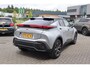 Toyota C-HR / C-HR+ HYBRID 140 DYNAMIC ANDROID/APPLE AD-CRUISE PRIVACY-GLASS PARK-SENSOREN KEYLESS 18"LMV BLISS NL-AUTO