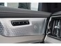 Volvo XC90 T8 Recharge AWD Ultra Dark Exec. Ed. - Luchtvering - Panorama/schuifdak - IntelliSafe Assist & Surround - 360º Camera - Bowers & Wilkins audio - Adaptieve LED koplampen - Verwarmde voorstoelen, stuur & achterbank - Parkeersensoren voor & achter - Elektr. bedienb. voorstoelen met geheugen - Head up display - Draadloze tel. lader - Extra getint glas - 22' LMV