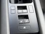 Hyundai Ioniq 6 Lounge AWD 325 pk 77.4 kWh / Fabrieksgarantie tot 5-2029 / tot 05-2032 Batterijgarantie / SoH accu 100 % / Dealer onderhouden / Camera spiegels / Schuifdak / Elektrische stoelen en klep / Leder / Camera 360° / BOSE / Adapt. CC / Stuur-, stoel- & achterbankverwarming / Stoelventilatie / 20" LM wielen /