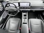 Hyundai Ioniq 6 Lounge AWD 325 pk 77.4 kWh / Fabrieksgarantie tot 5-2029 / tot 05-2032 Batterijgarantie / SoH accu 100 % / Dealer onderhouden / Camera spiegels / Schuifdak / Elektrische stoelen en klep / Leder / Camera 360° / BOSE / Adapt. CC / Stuur-, stoel- & achterbankverwarming / Stoelventilatie / 20" LM wielen /
